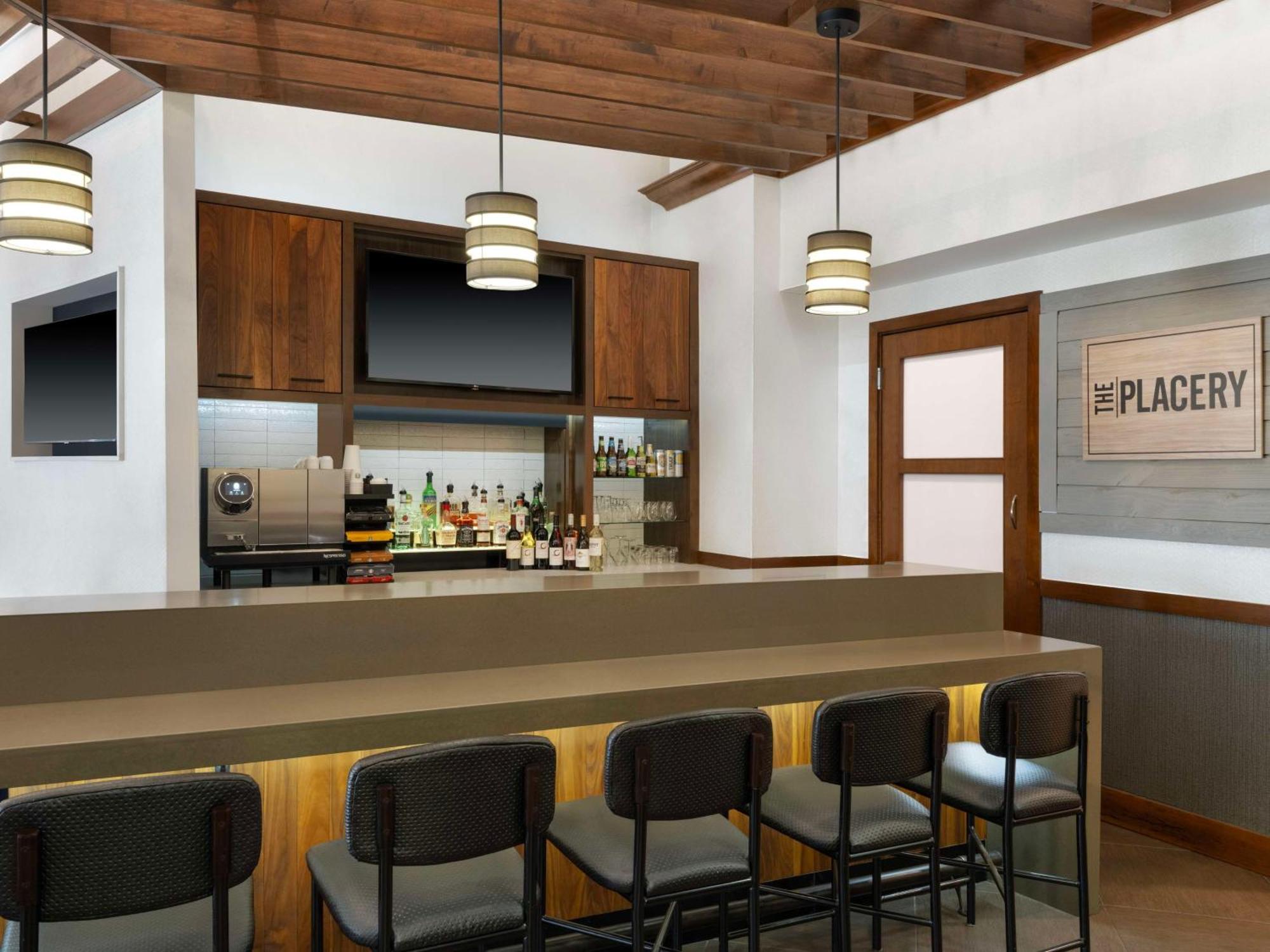 Hyatt Place Tampa Busch Gardens Екстер'єр фото
