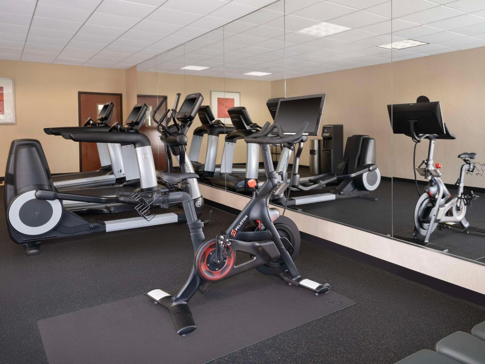 Hyatt Place Tampa Busch Gardens Екстер'єр фото